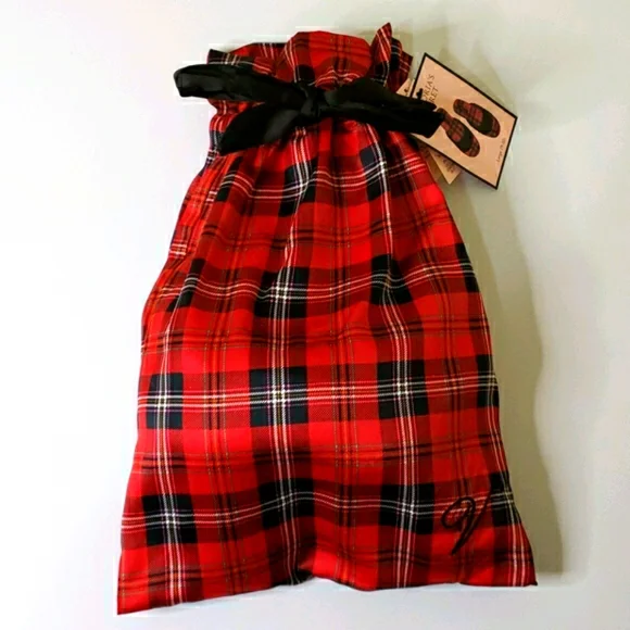 🆕️Victoria's Secret Signature Satin Slippers - Picture 4 of 12